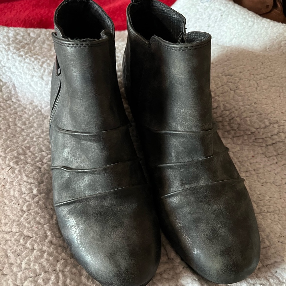 Maurice’s Grey Wedges